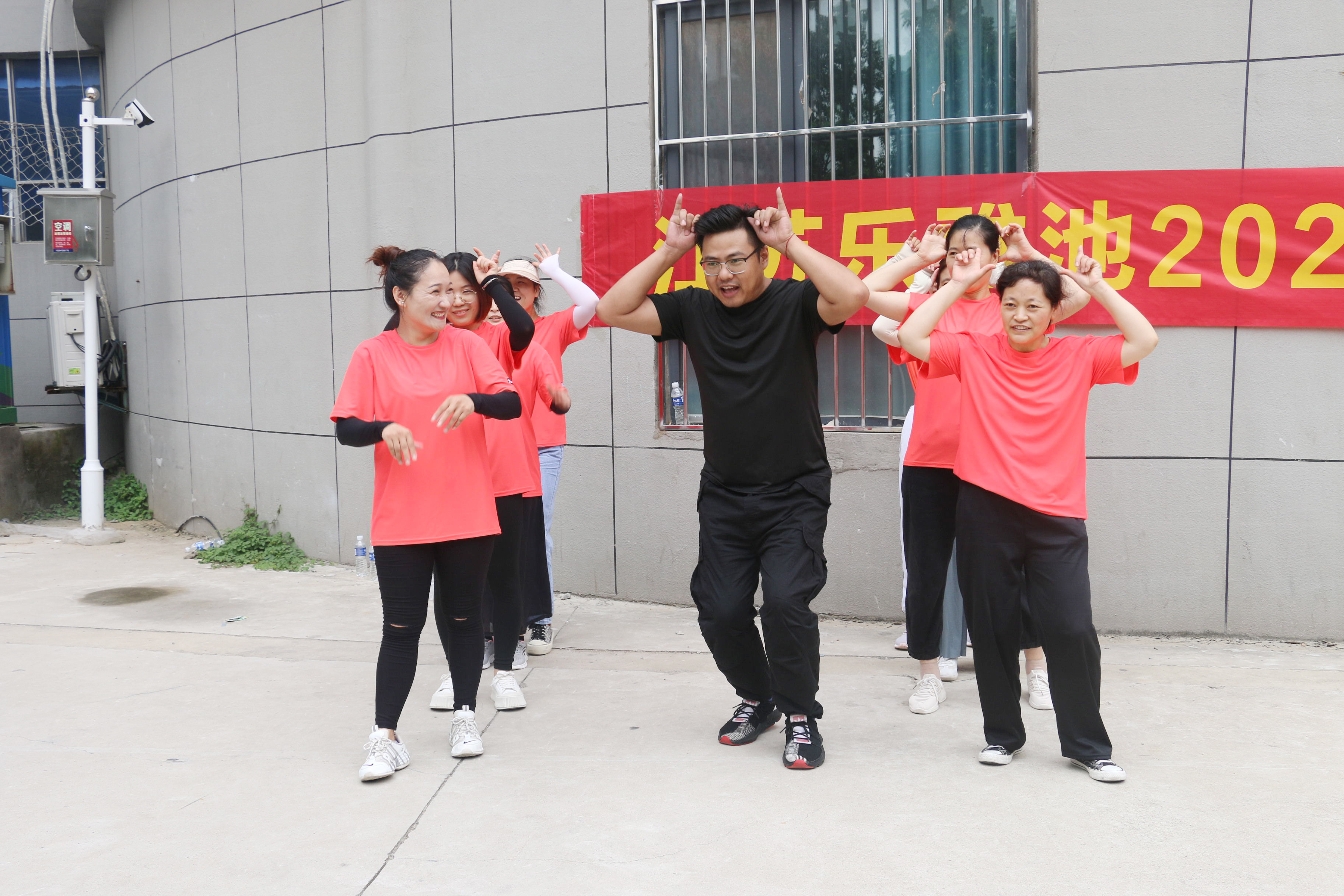 乐雅池“感恩当下砥砺前行不忘初心勇攀2021”内训活动(图6) 乐雅池“感恩当下砥砺前行不忘初心勇攀2021”内训活动(图6)