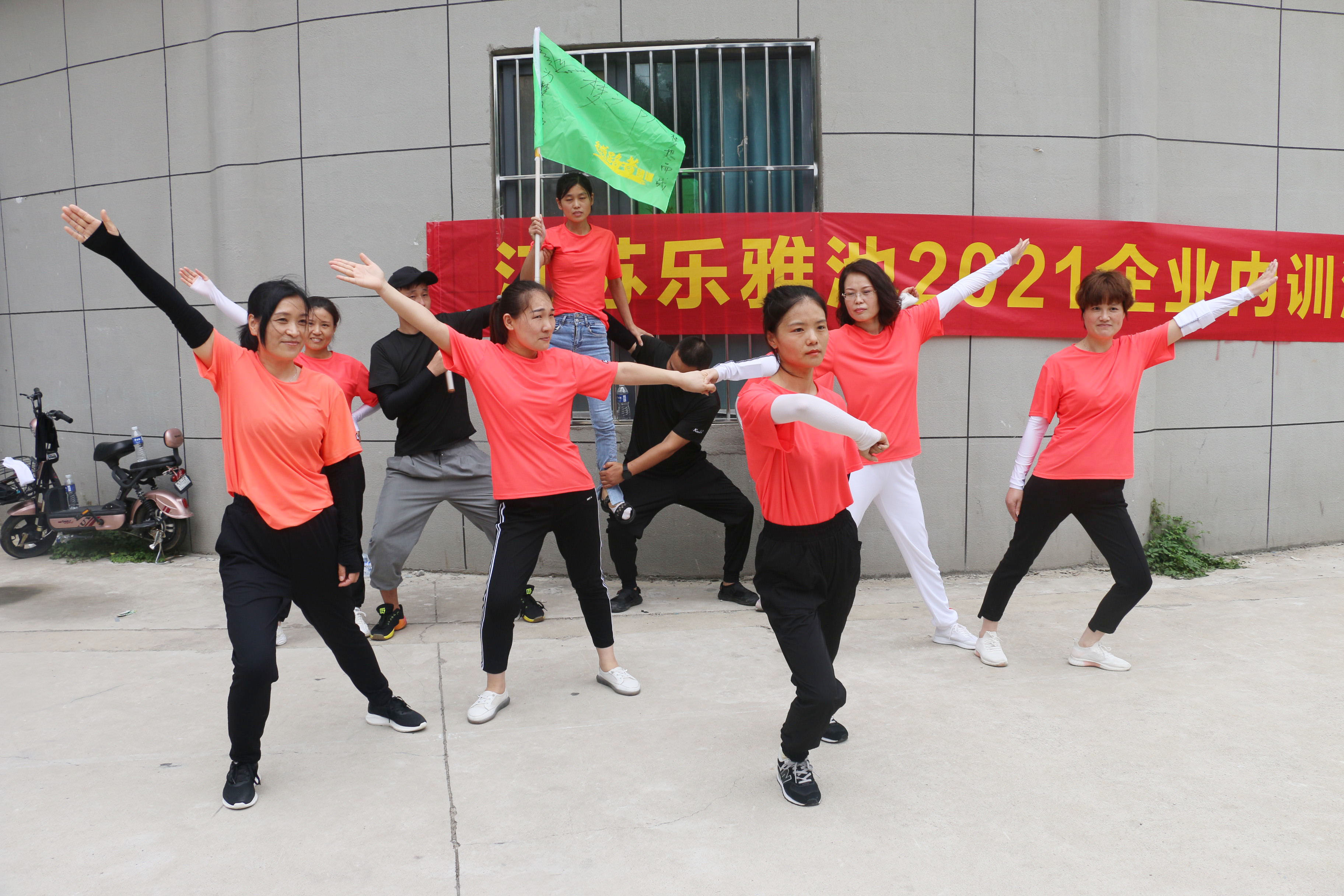 乐雅池“感恩当下砥砺前行不忘初心勇攀2021”内训活动(图4) 乐雅池“感恩当下砥砺前行不忘初心勇攀2021”内训活动(图4)